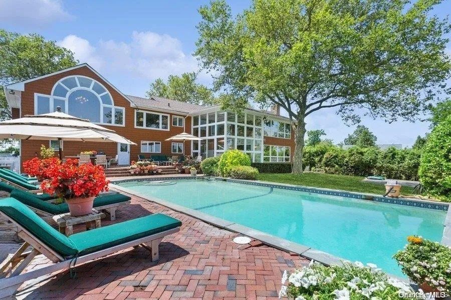 30 Thixton Drive Hewlett Harbor, NY 11557