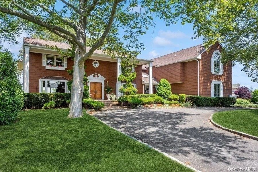30 Thixton Drive Hewlett Harbor, NY 11557