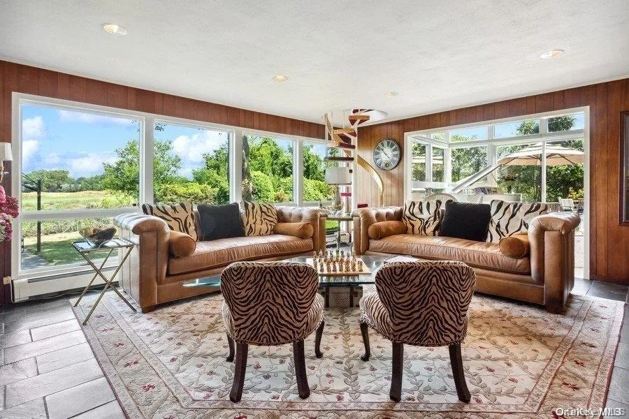 30 Thixton Drive Hewlett Harbor, NY 11557