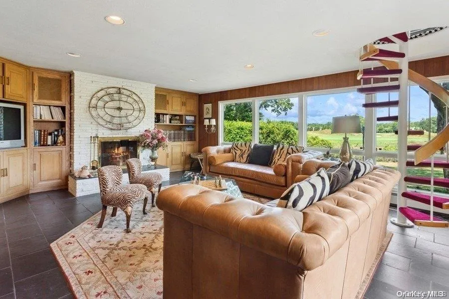 30 Thixton Drive Hewlett Harbor, NY 11557
