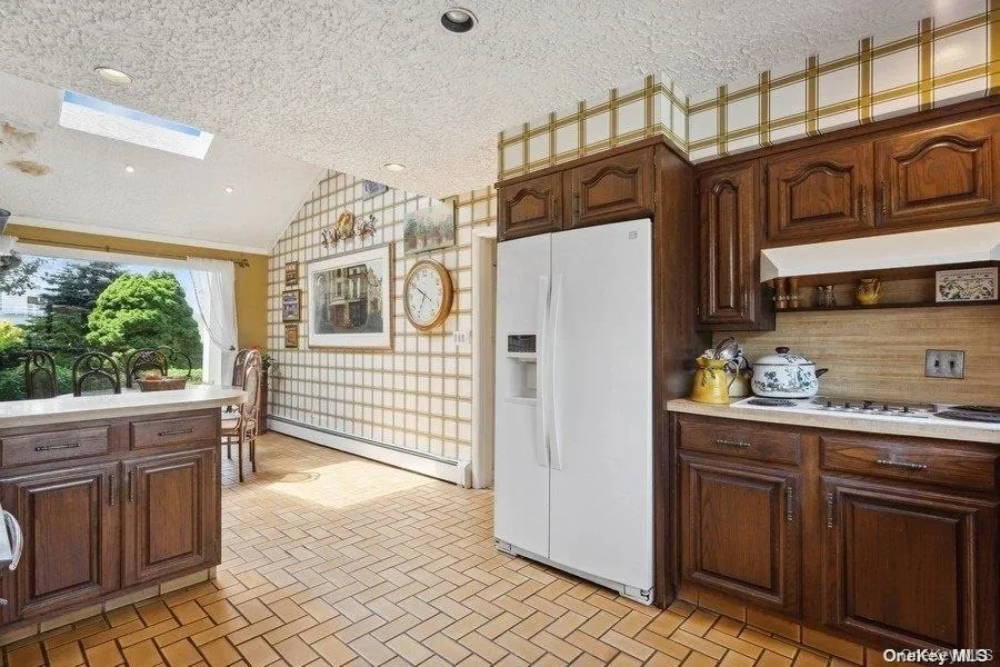30 Thixton Drive Hewlett Harbor, NY 11557