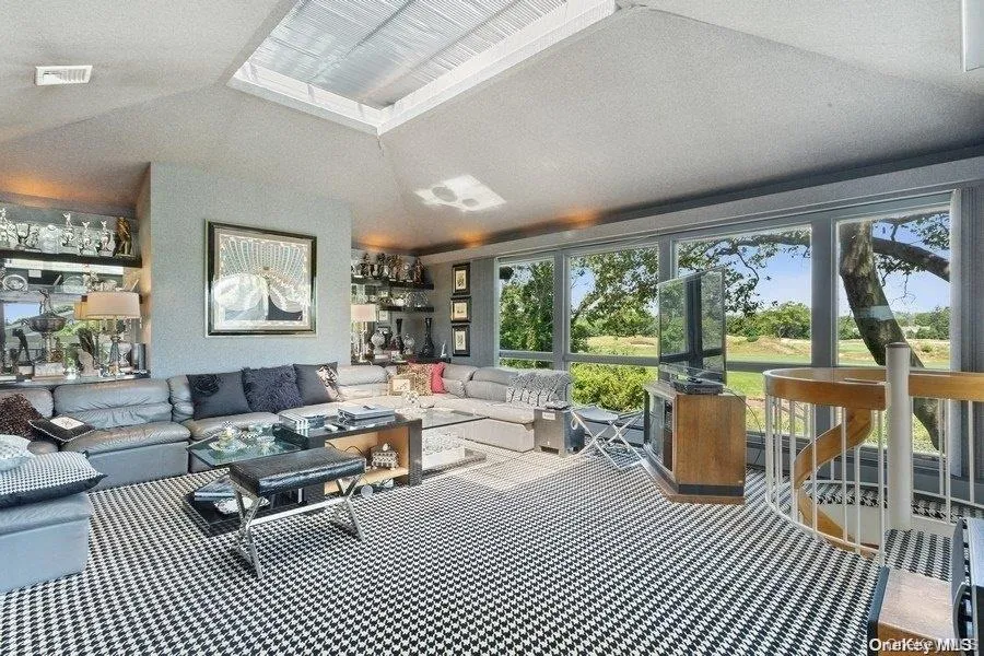 30 Thixton Drive Hewlett Harbor, NY 11557