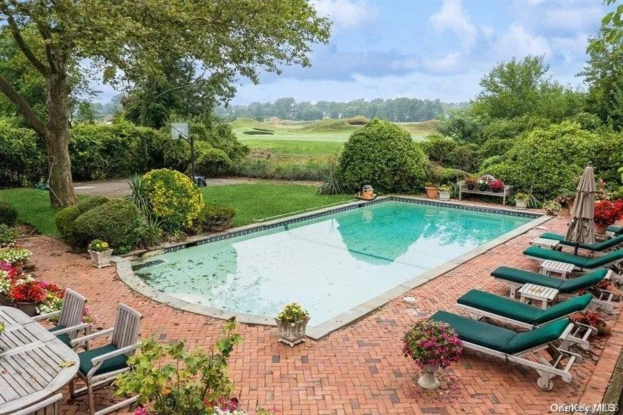 30 Thixton Drive Hewlett Harbor, NY 11557