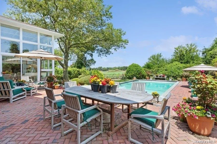 30 Thixton Drive Hewlett Harbor, NY 11557
