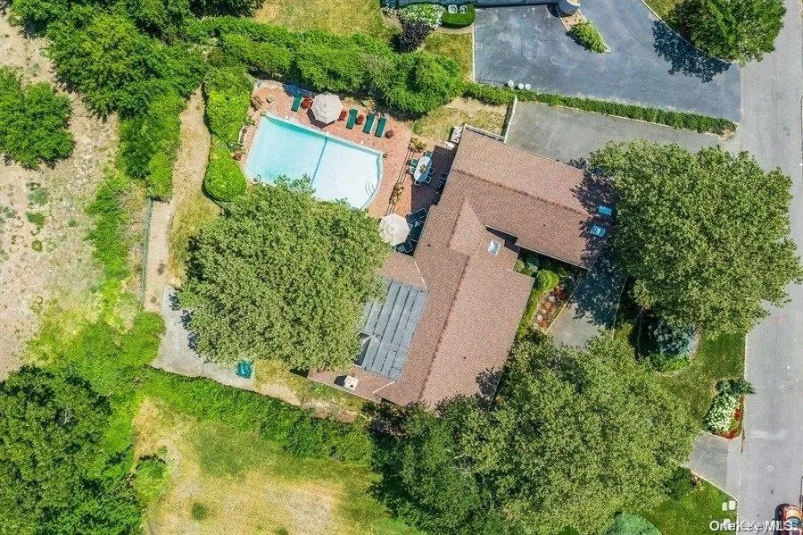 30 Thixton Drive Hewlett Harbor, NY 11557