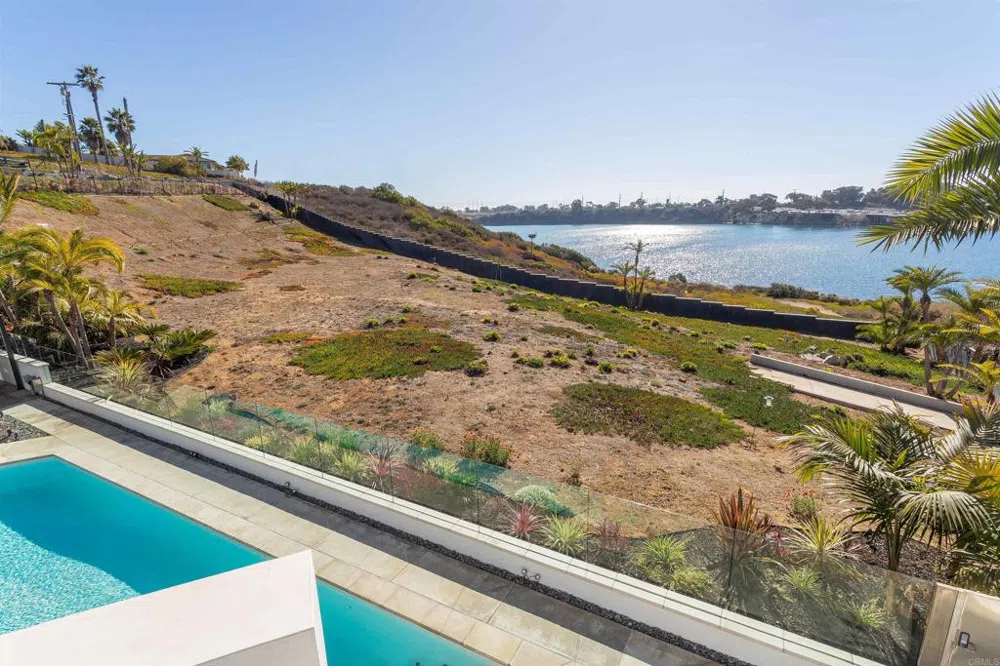 1095 Hoover Street Carlsbad, CA 92008