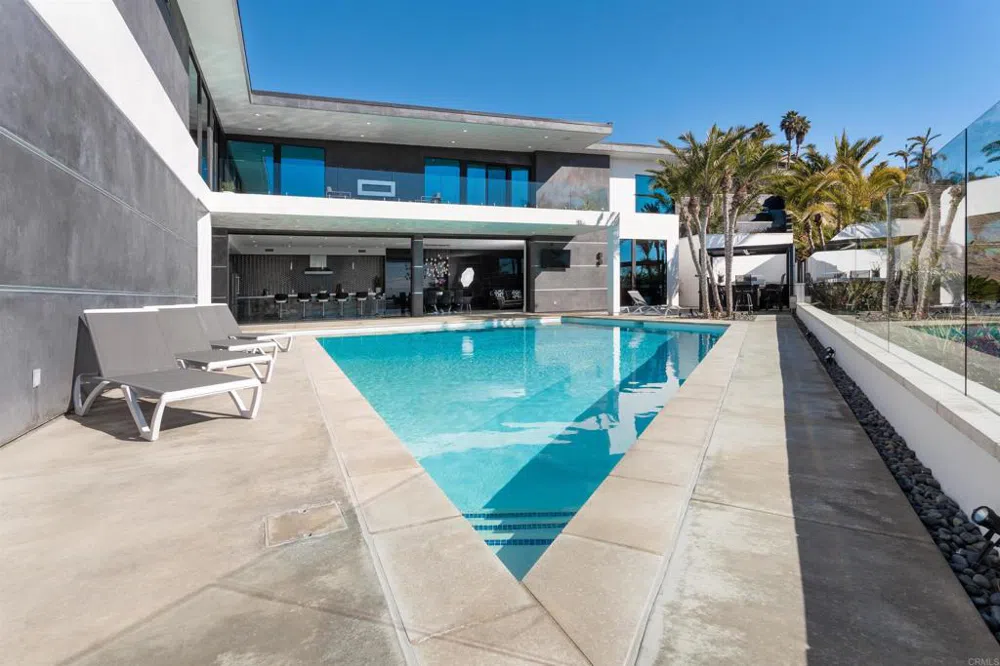 1095 Hoover Street Carlsbad, CA 92008