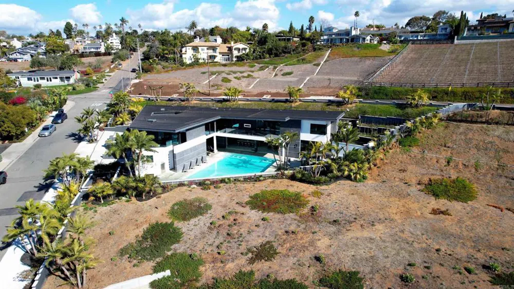 1095 Hoover Street Carlsbad, CA 92008