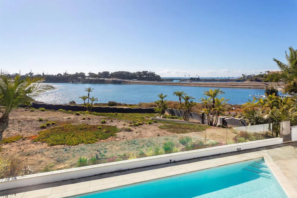 1095 Hoover Street Carlsbad, CA 92008
