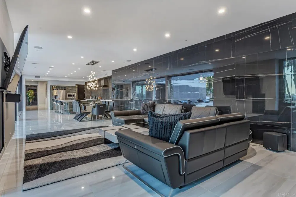 1095 Hoover Street Carlsbad, CA 92008