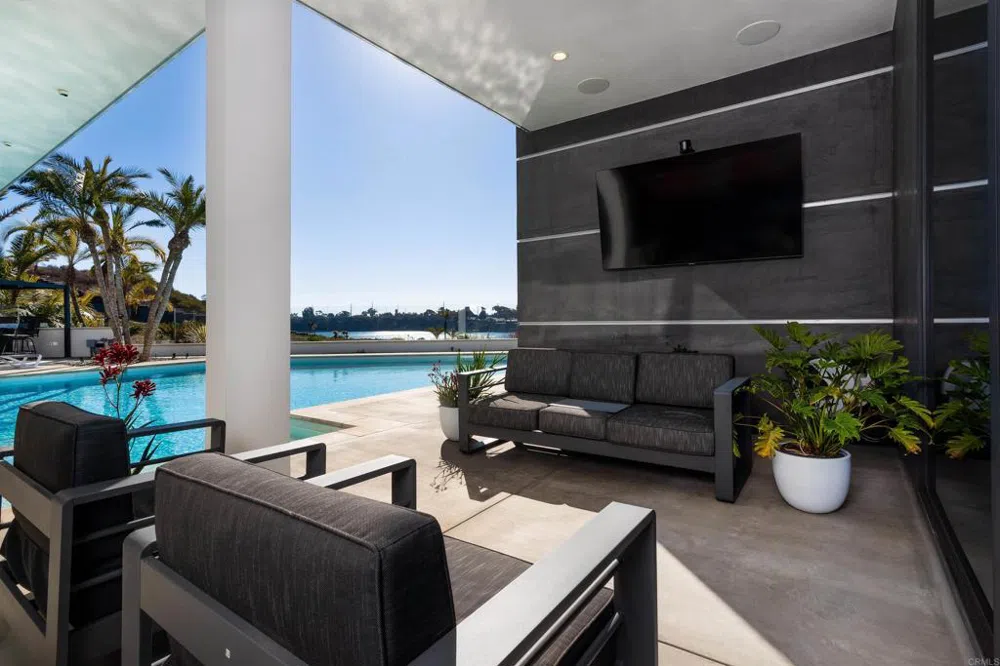1095 Hoover Street Carlsbad, CA 92008