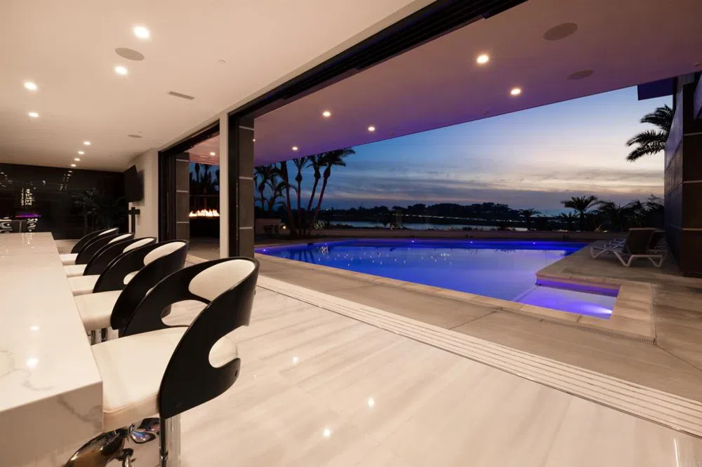 1095 Hoover Street Carlsbad, CA 92008