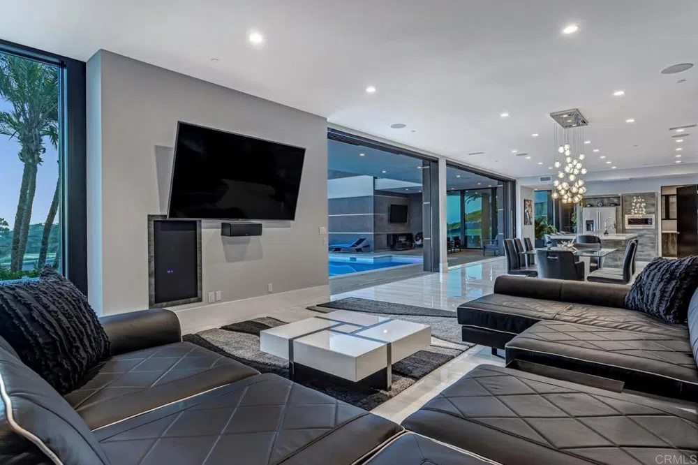 1095 Hoover Street Carlsbad, CA 92008