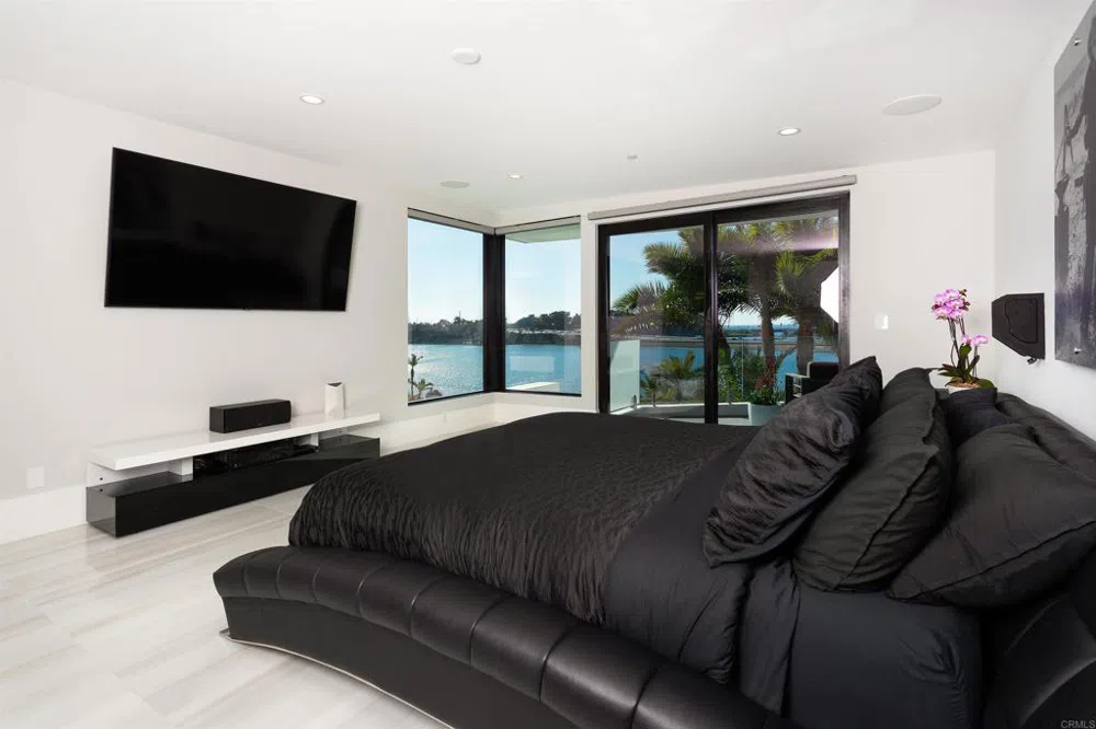 1095 Hoover Street Carlsbad, CA 92008