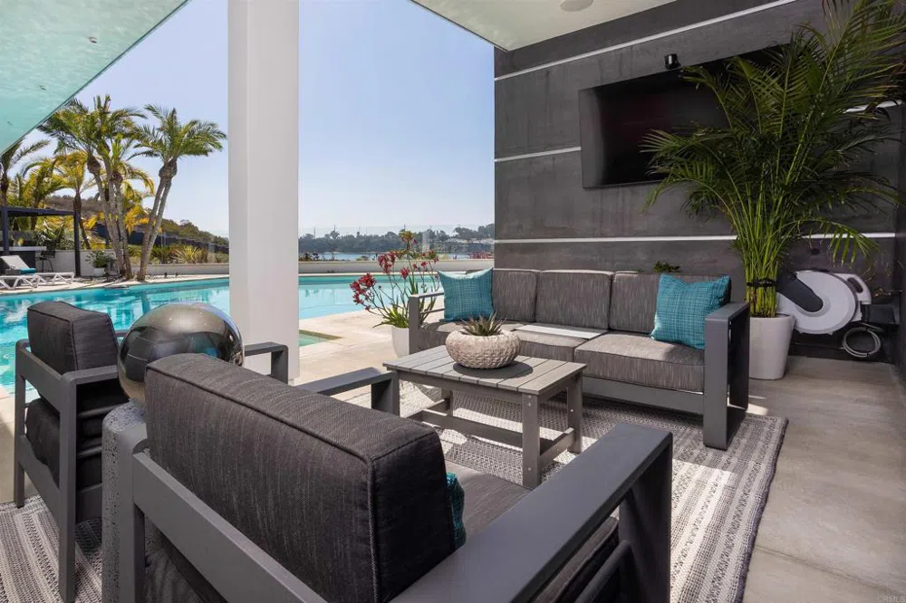 1095 Hoover Street Carlsbad, CA 92008