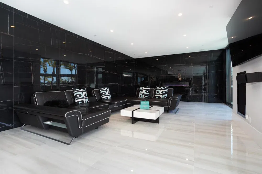 1095 Hoover Street Carlsbad, CA 92008