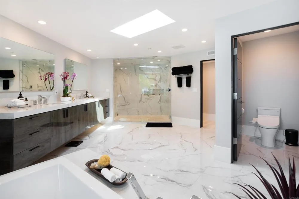 1095 Hoover Street Carlsbad, CA 92008