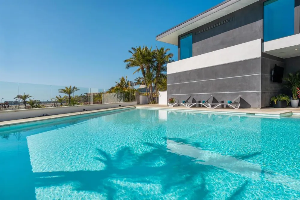 1095 Hoover Street Carlsbad, CA 92008