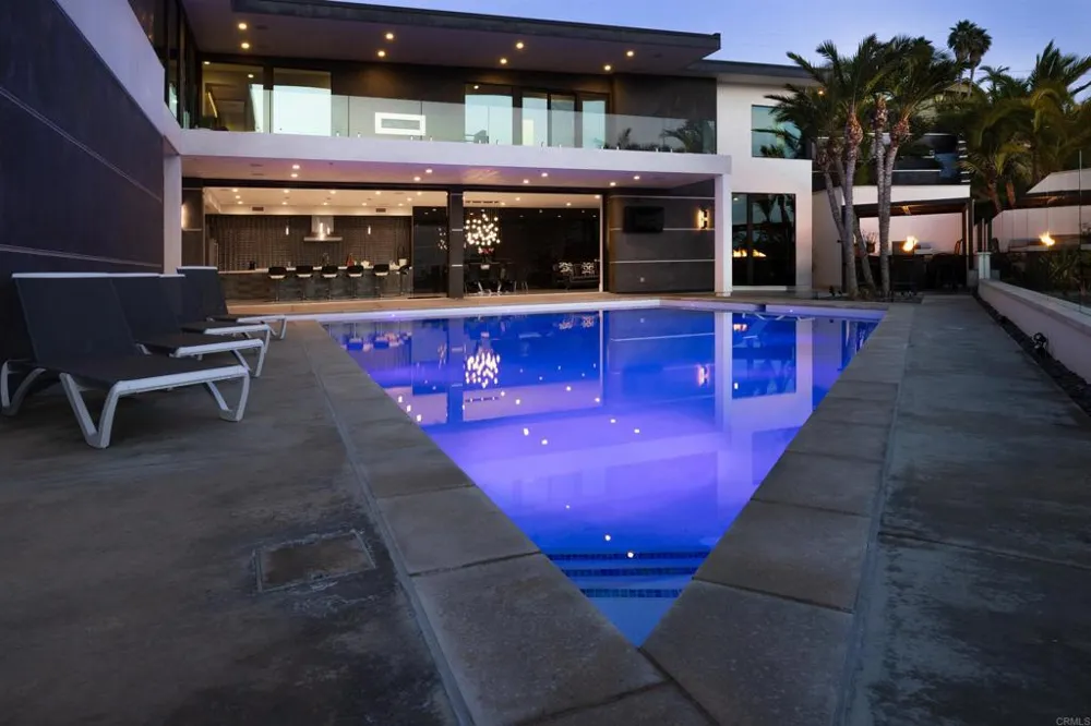 1095 Hoover Street Carlsbad, CA 92008