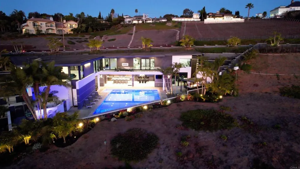 1095 Hoover Street Carlsbad, CA 92008