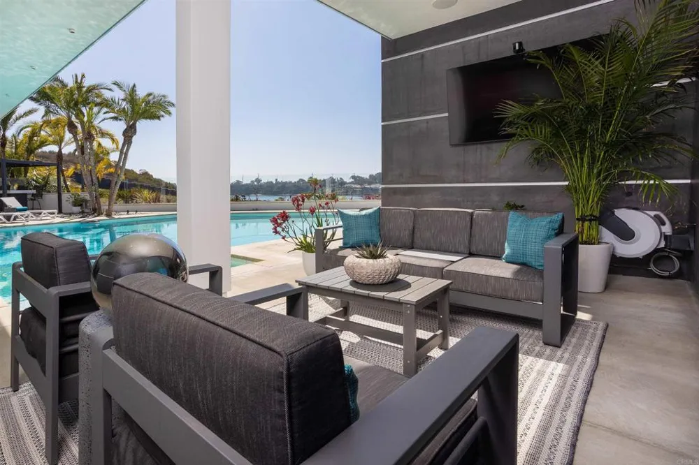 1095 Hoover Street Carlsbad, CA 92008