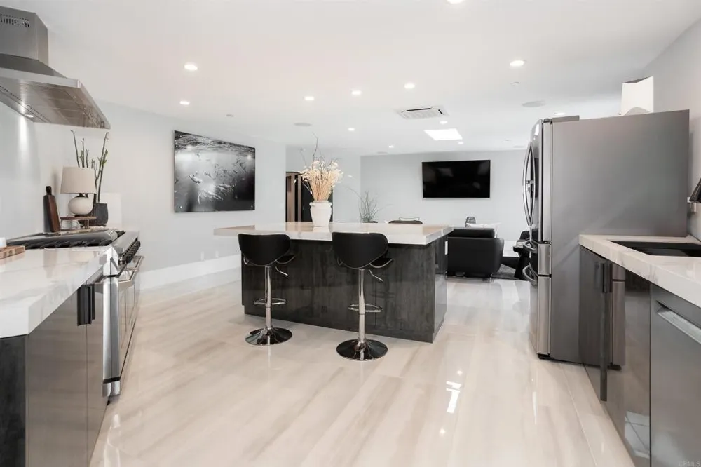 1095 Hoover Street Carlsbad, CA 92008