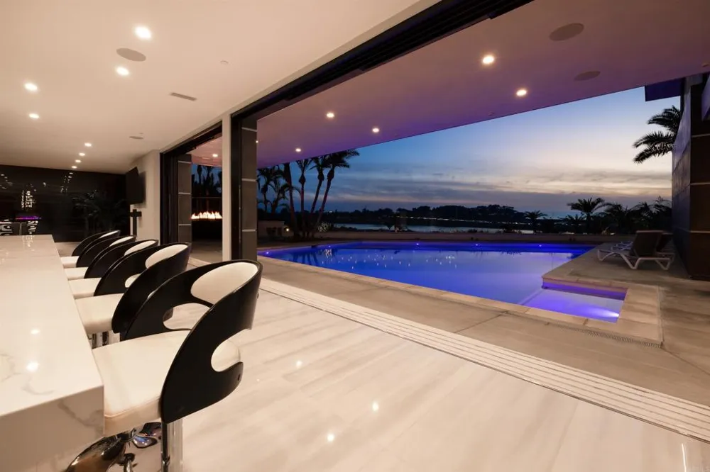 1095 Hoover Street Carlsbad, CA 92008