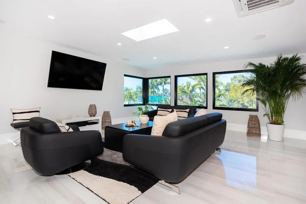 1095 Hoover Street Carlsbad, CA 92008