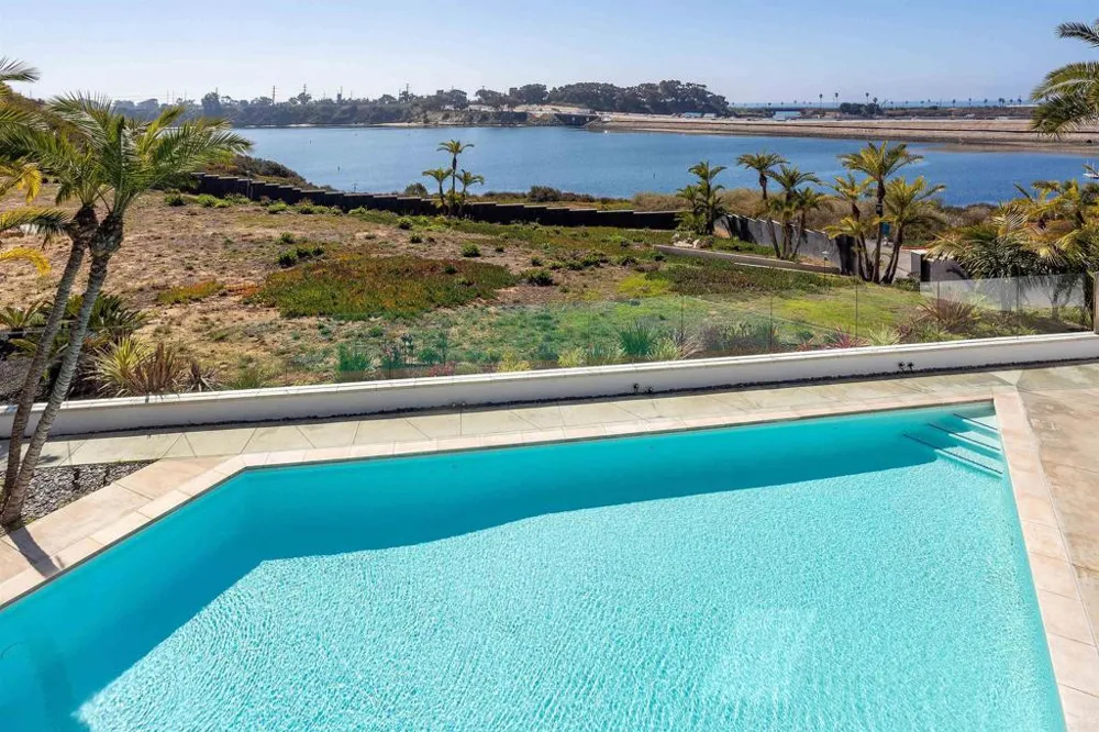 1095 Hoover Street Carlsbad, CA 92008