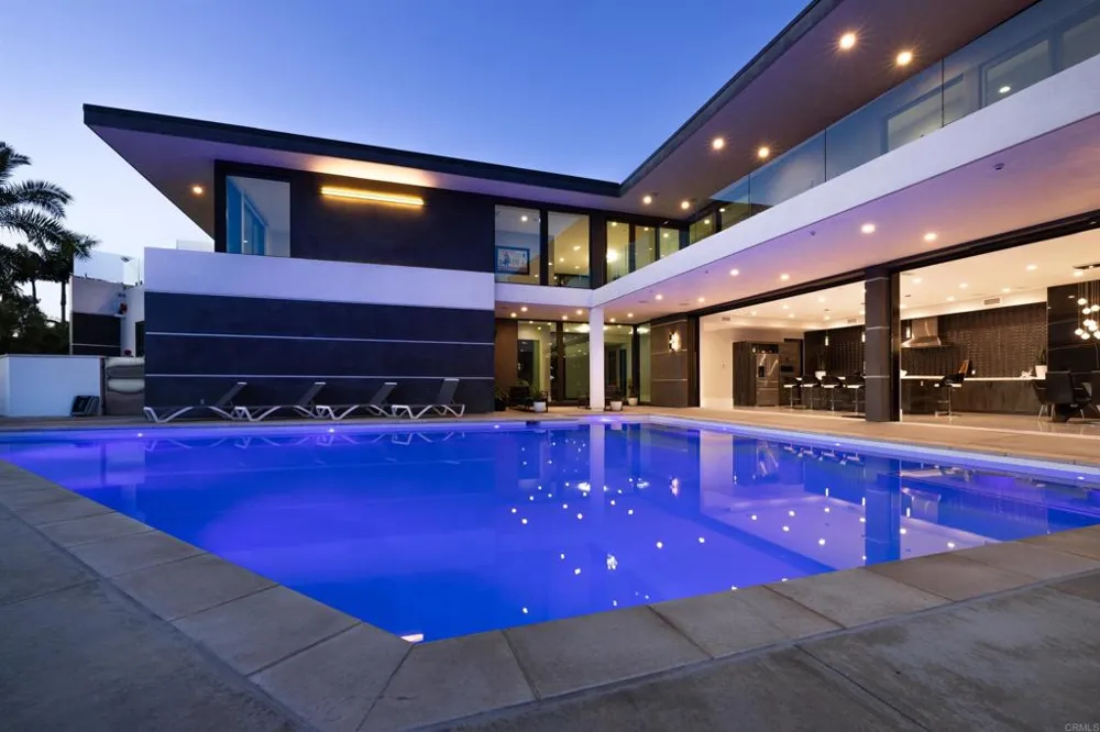 1095 Hoover Street Carlsbad, CA 92008