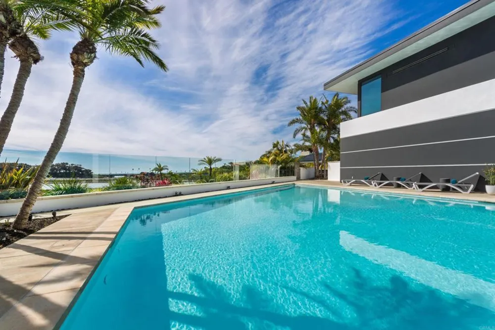1095 Hoover Street Carlsbad, CA 92008