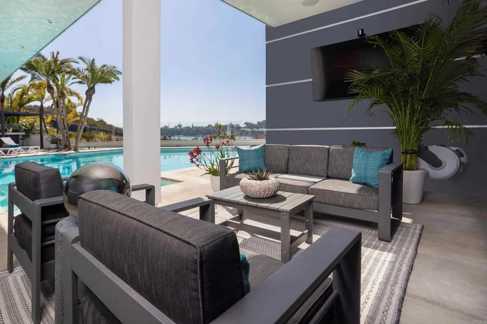 1095 Hoover Street Carlsbad, CA 92008