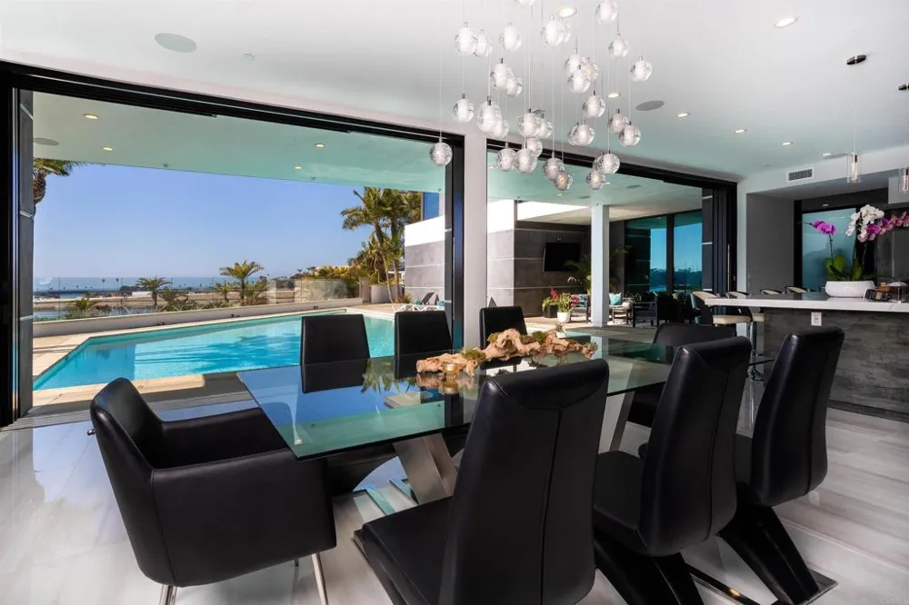 1095 Hoover Street Carlsbad, CA 92008