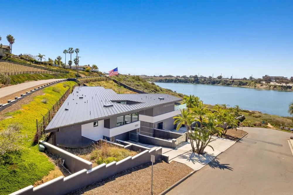 1095 Hoover Street Carlsbad, CA 92008