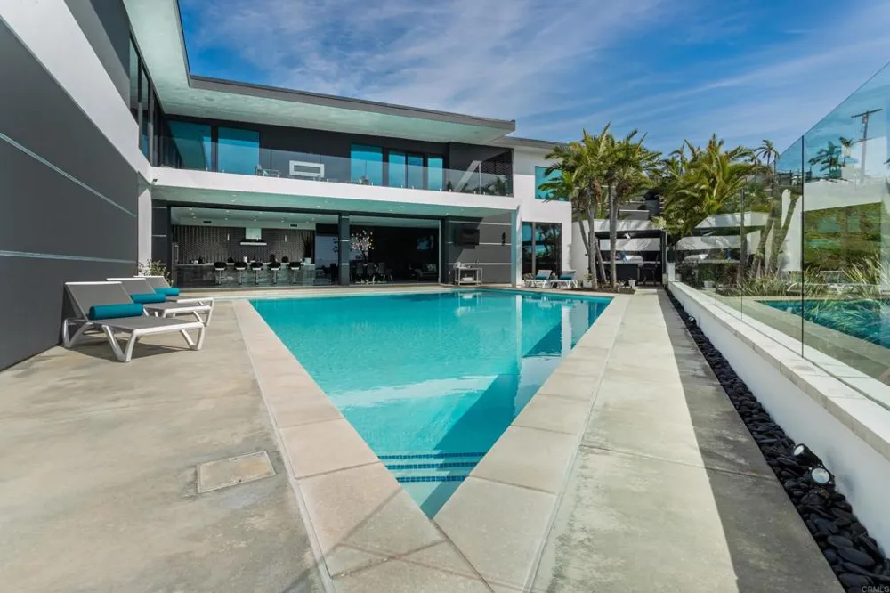 1095 Hoover Street Carlsbad, CA 92008