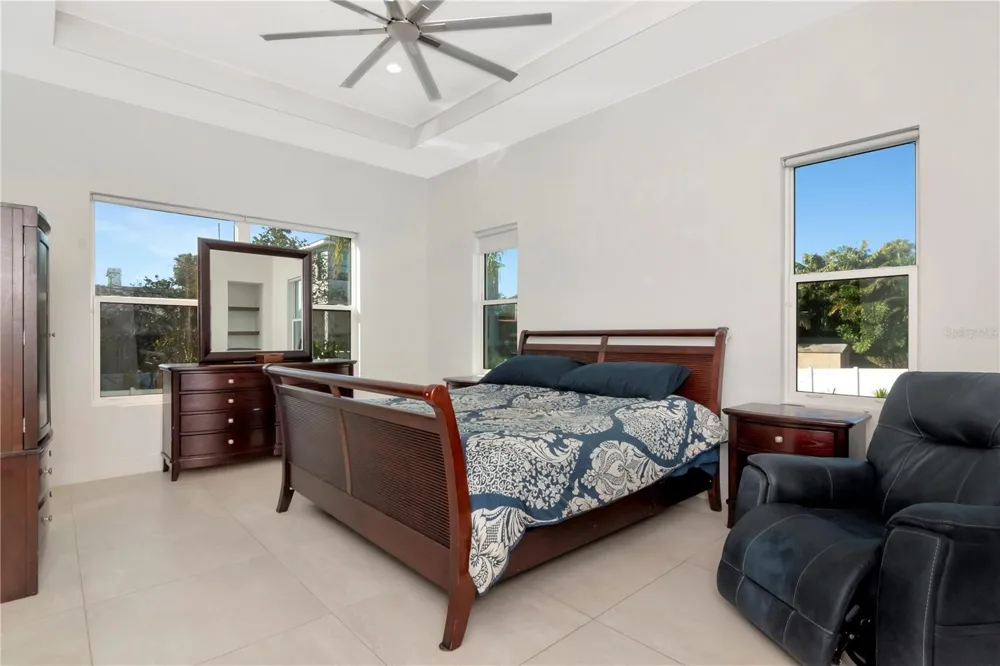 4604 W LOWELL AVENUE Tampa, FL 33629