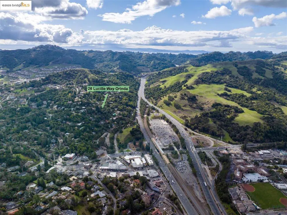 26 Lucille Way Orinda, CA 94563