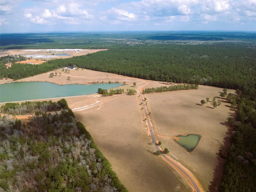 1 Lakeland Ranch Drive Hillister, TX 77624
