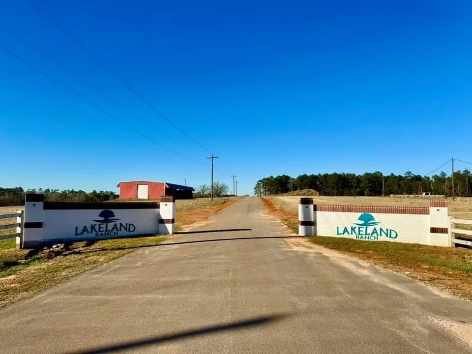 1 Lakeland Ranch Drive Hillister, TX 77624