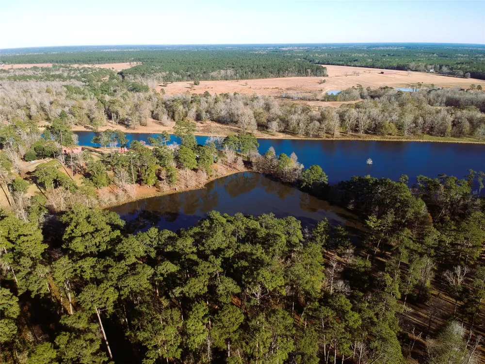 1 Lakeland Ranch Drive Hillister, TX 77624