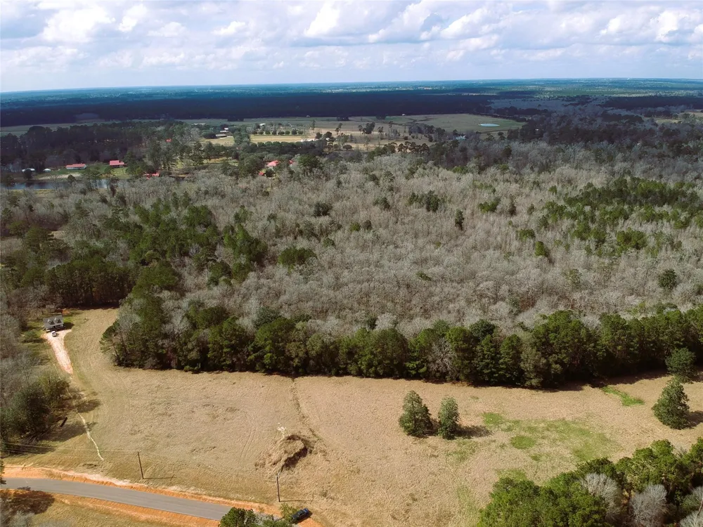 1 Lakeland Ranch Drive Hillister, TX 77624