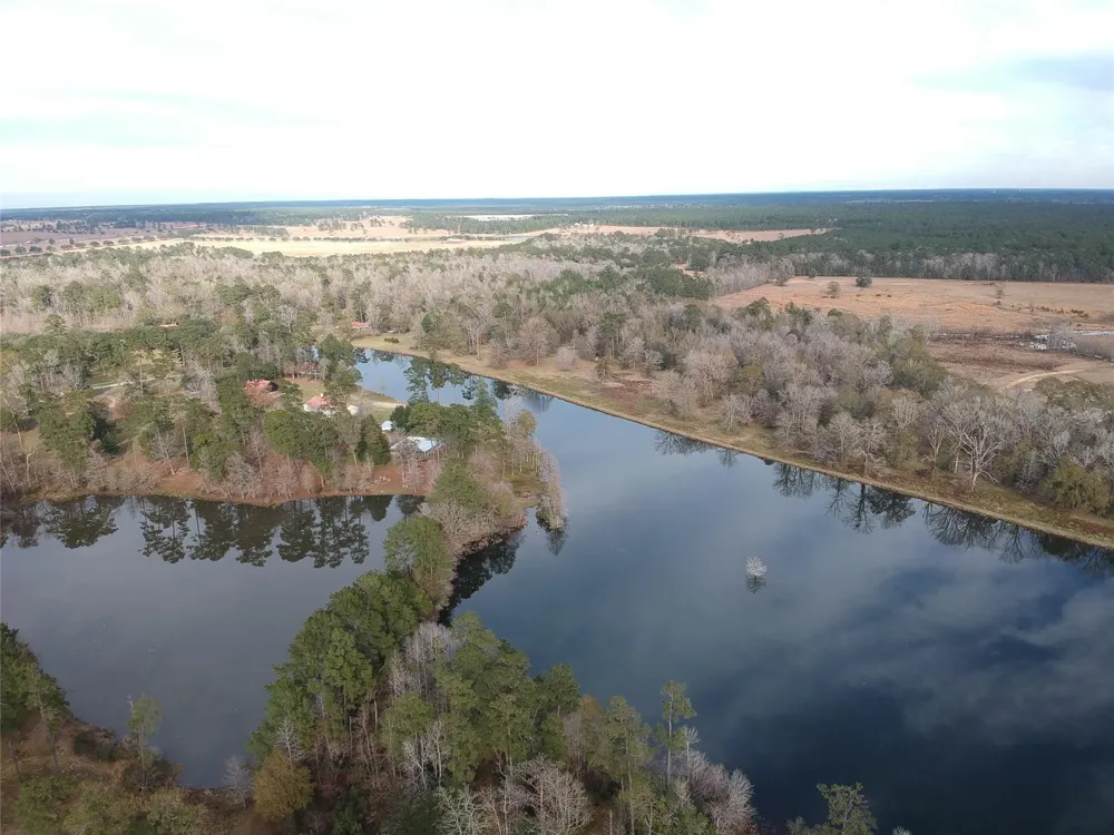 1 Lakeland Ranch Drive Hillister, TX 77624