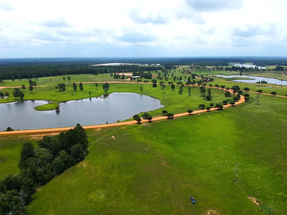 1 Lakeland Ranch Drive Hillister, TX 77624