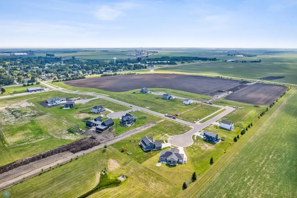 716 4TH AVENUE Casselton, ND 58012