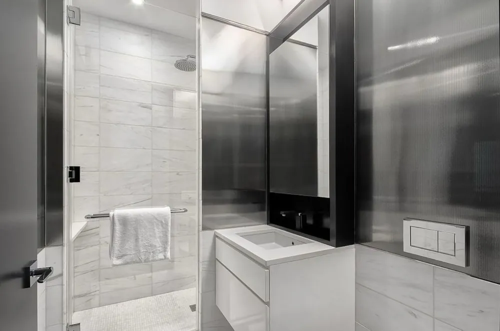 157 W 57th Street #33E New York (Manhattan), NY 10019