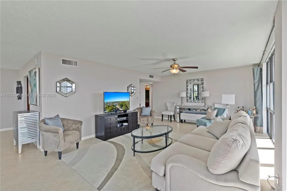 800 Parkview Dr #909 Hallandale Beach, FL 33009