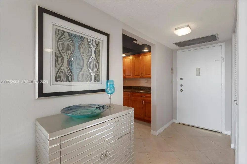 800 Parkview Dr #909 Hallandale Beach, FL 33009
