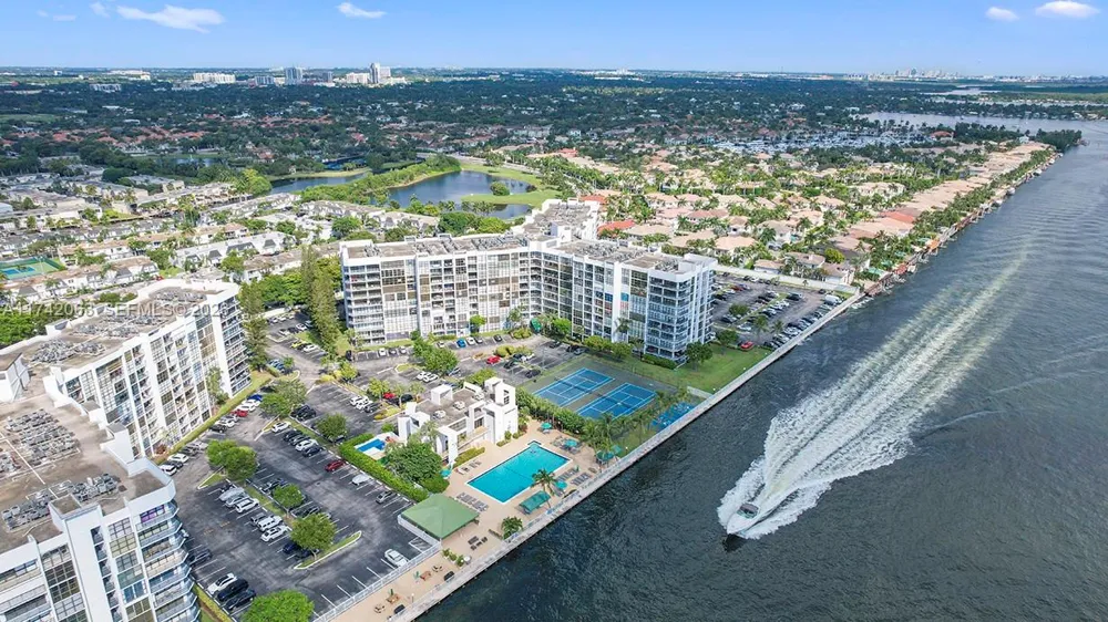 800 Parkview Dr #909 Hallandale Beach, FL 33009