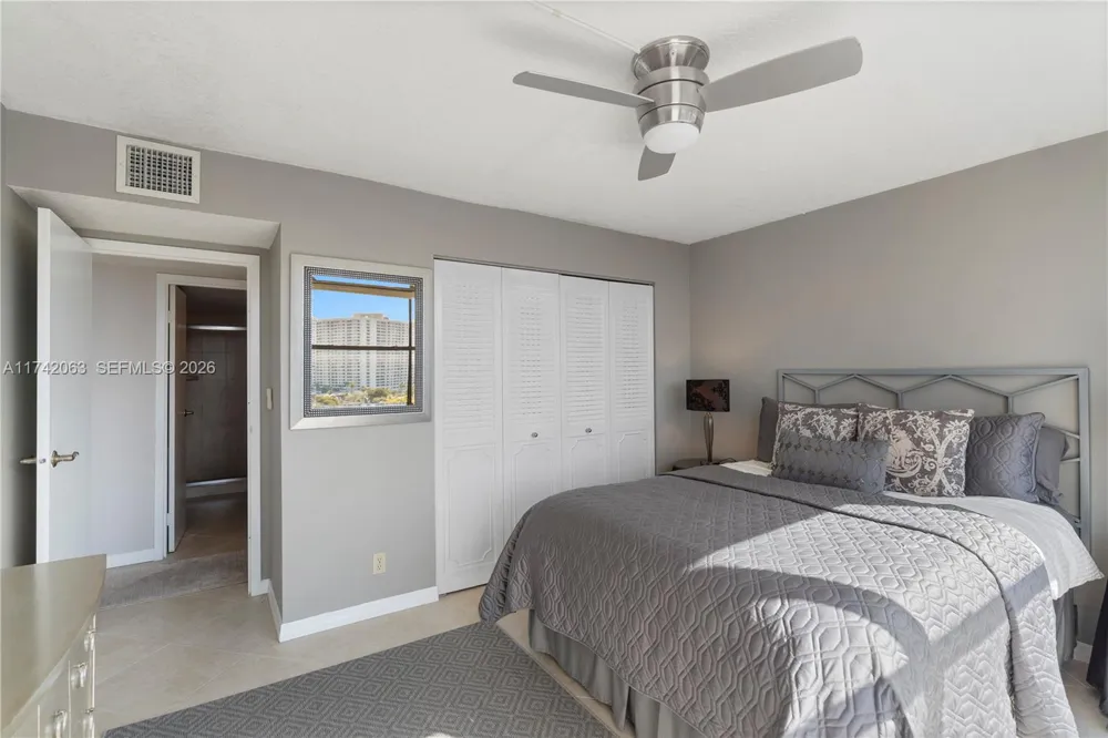 800 Parkview Dr #909 Hallandale Beach, FL 33009