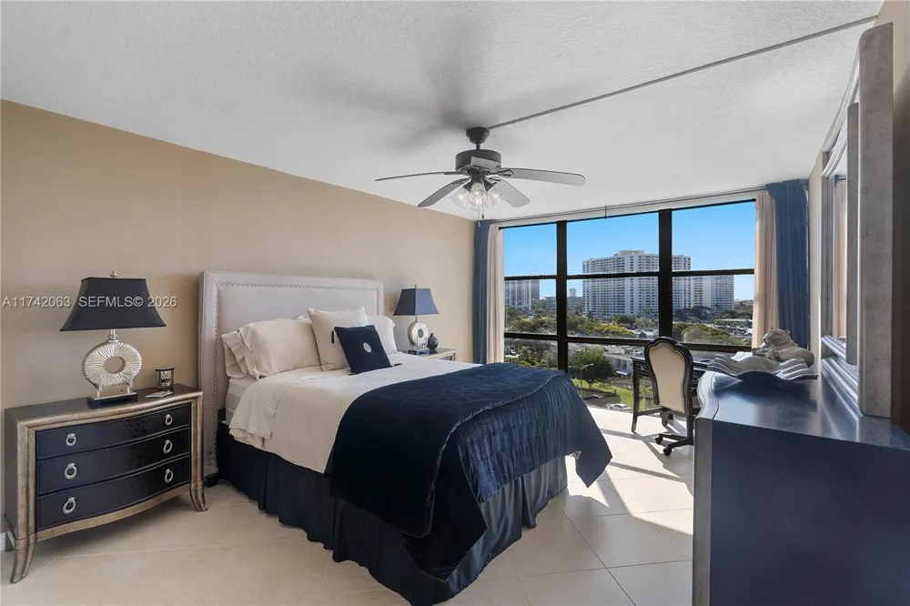 800 Parkview Dr #909 Hallandale Beach, FL 33009